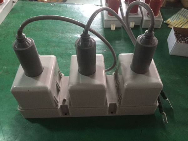 阻容吸收器實(shí)圖